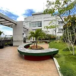 2Br Cozy Apartment At Parahyangan Residence By Travelio